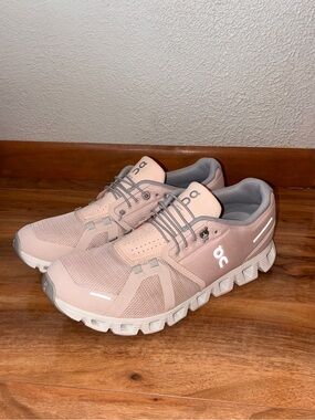 On Cloud 5 Women’s Athletic Running Sneaker Shoes, light pink - size 10